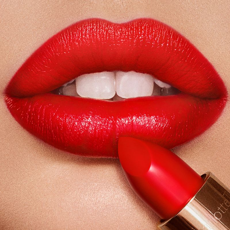 how-to_apply_red_lipstick